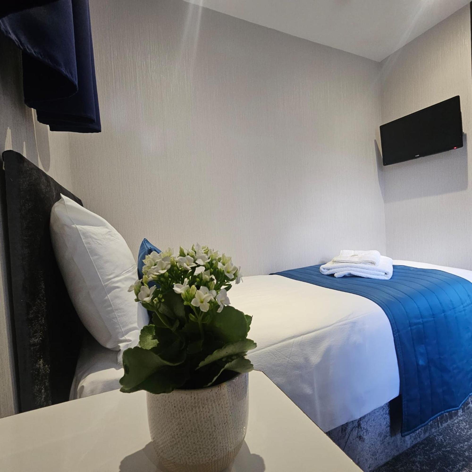 Small Single Room Ensuite