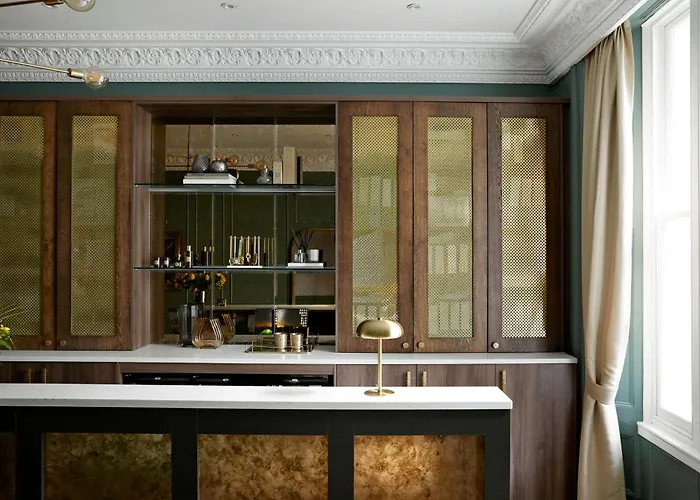 4 star hotel: The Portico Hotel